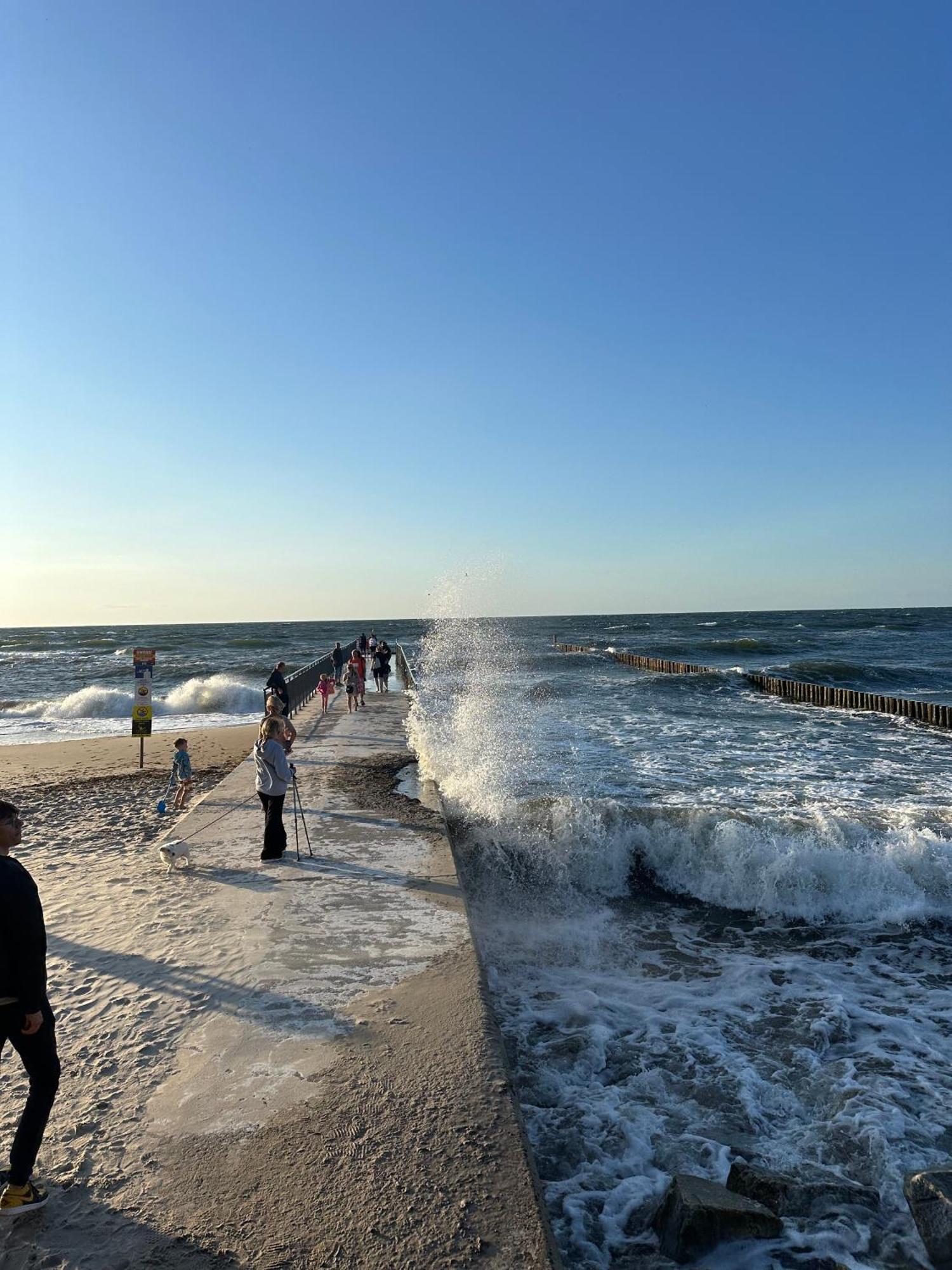 4Summer Kolobrzeg Apartamenty White Blue Sauna & Fitness & Parking 100 Metrow Do Pieknej Szerokiej Piaszczystej Plazy, Wspanialy Widok Z Duzego Tarasu! 100 Meter Zu Einem Schoenen Breiten Sandstrand, Herrliche Aussicht Von Einer Grossen Terrasse! Экстерьер фото